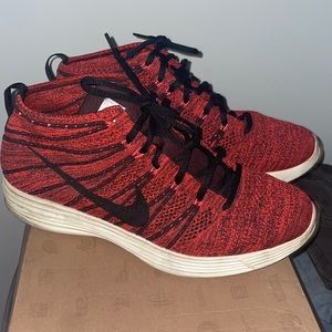 Nike Flyknit Chukka Size 10!